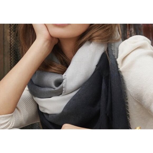 Cushnie Black White Ombre Print Fringe Polyester Rectangular Scarf - Picture 3 of 6